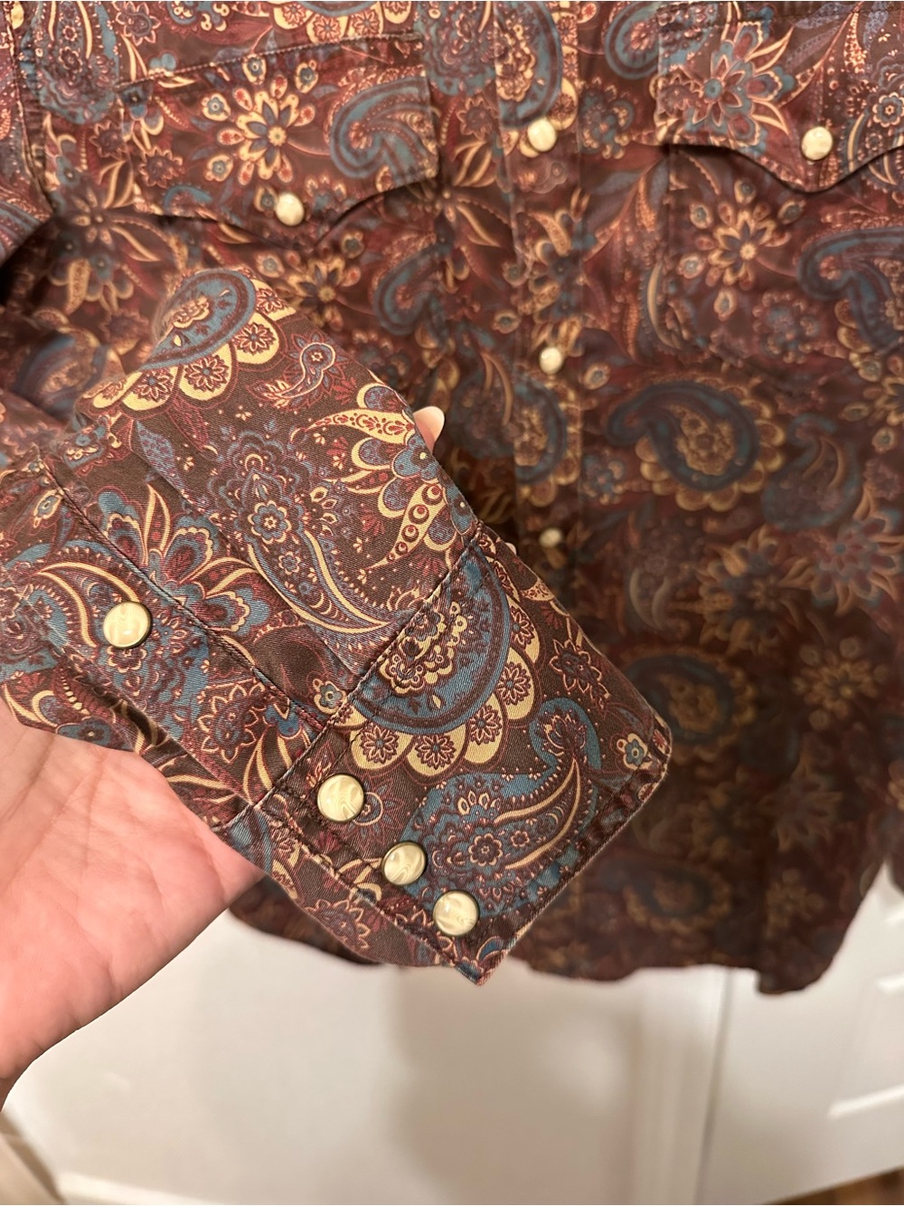 Tecovas Brown Paisley Western Pearl Snap. 90s Vintage vibe - Picture 4 of 4
